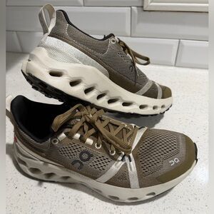 On Running Women's Cloudsurfer Trail Sneakers in Olive and Cream, size 7 🫒